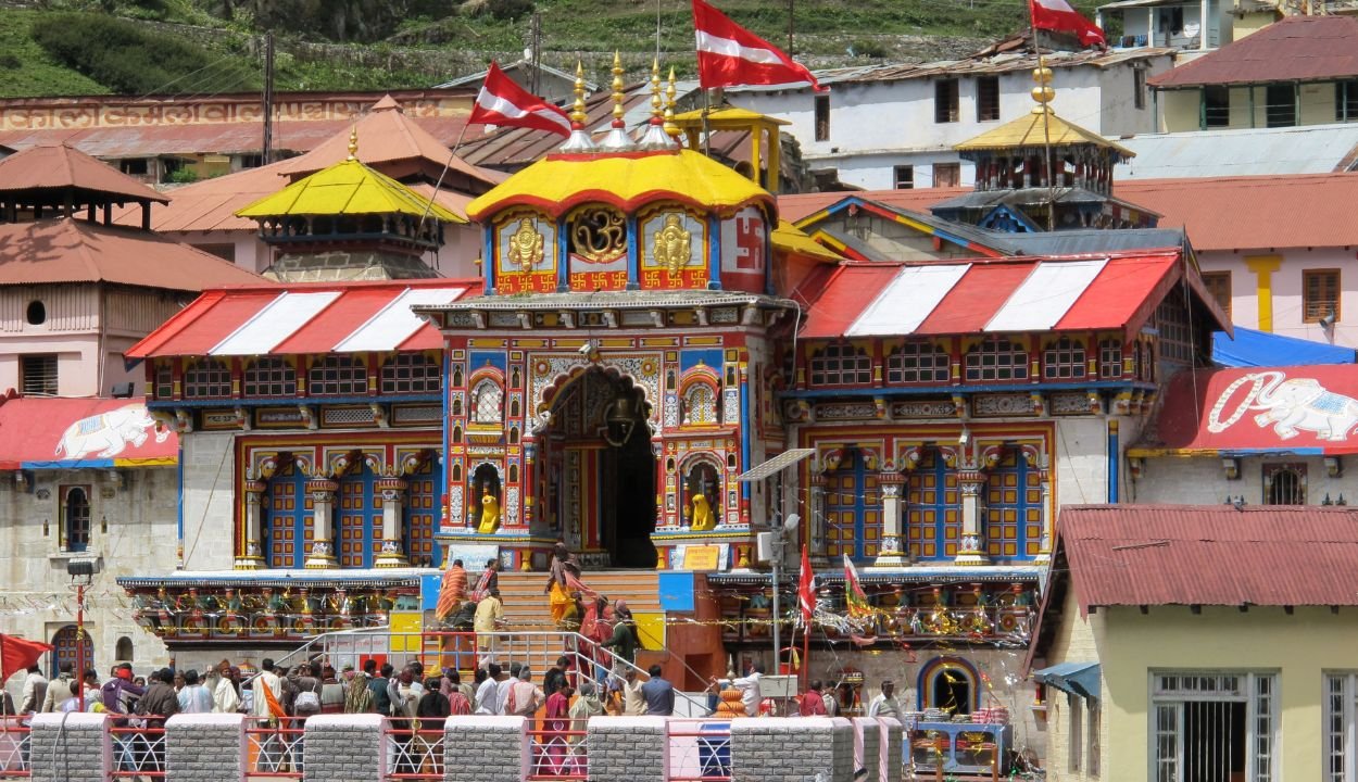 Char Dham yatra scenic banner