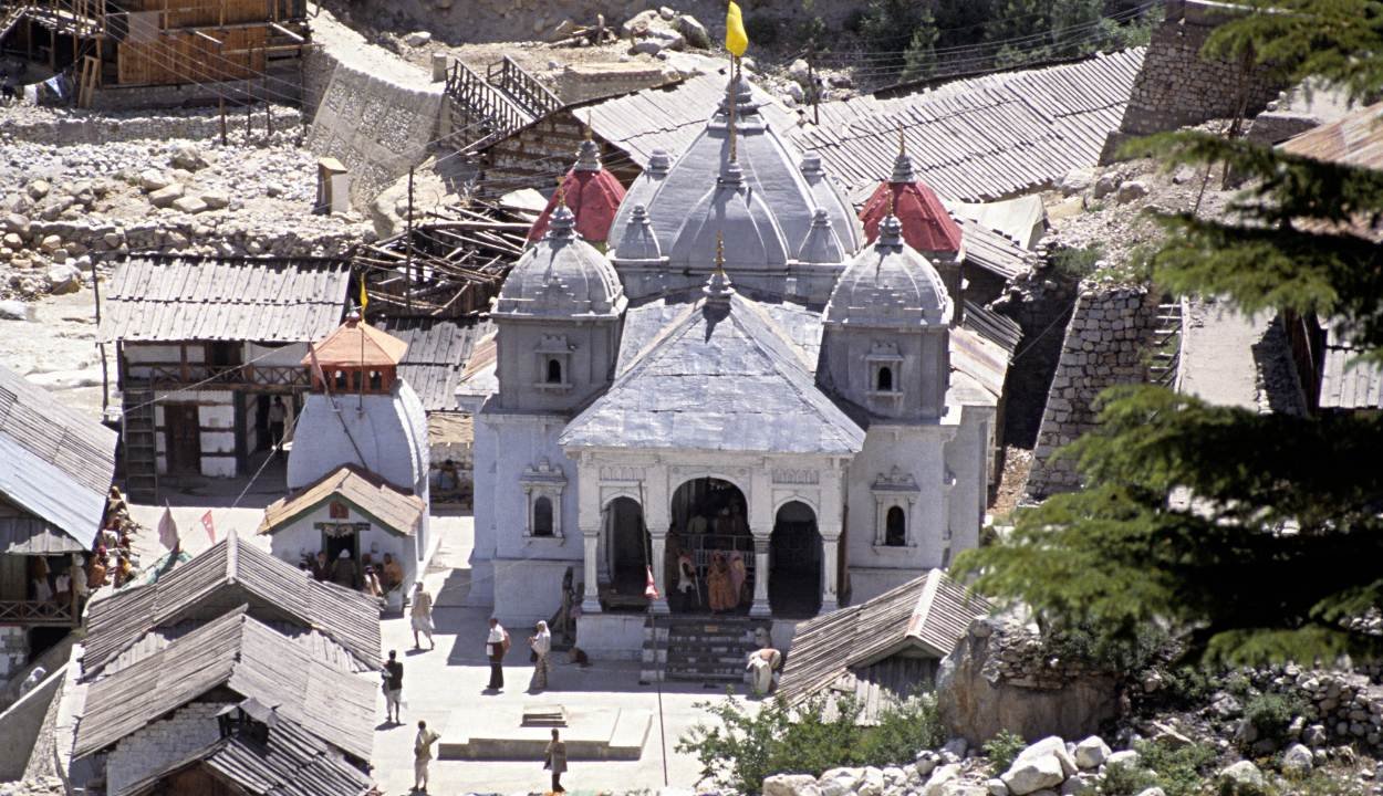 Char Dham tour vehicle
